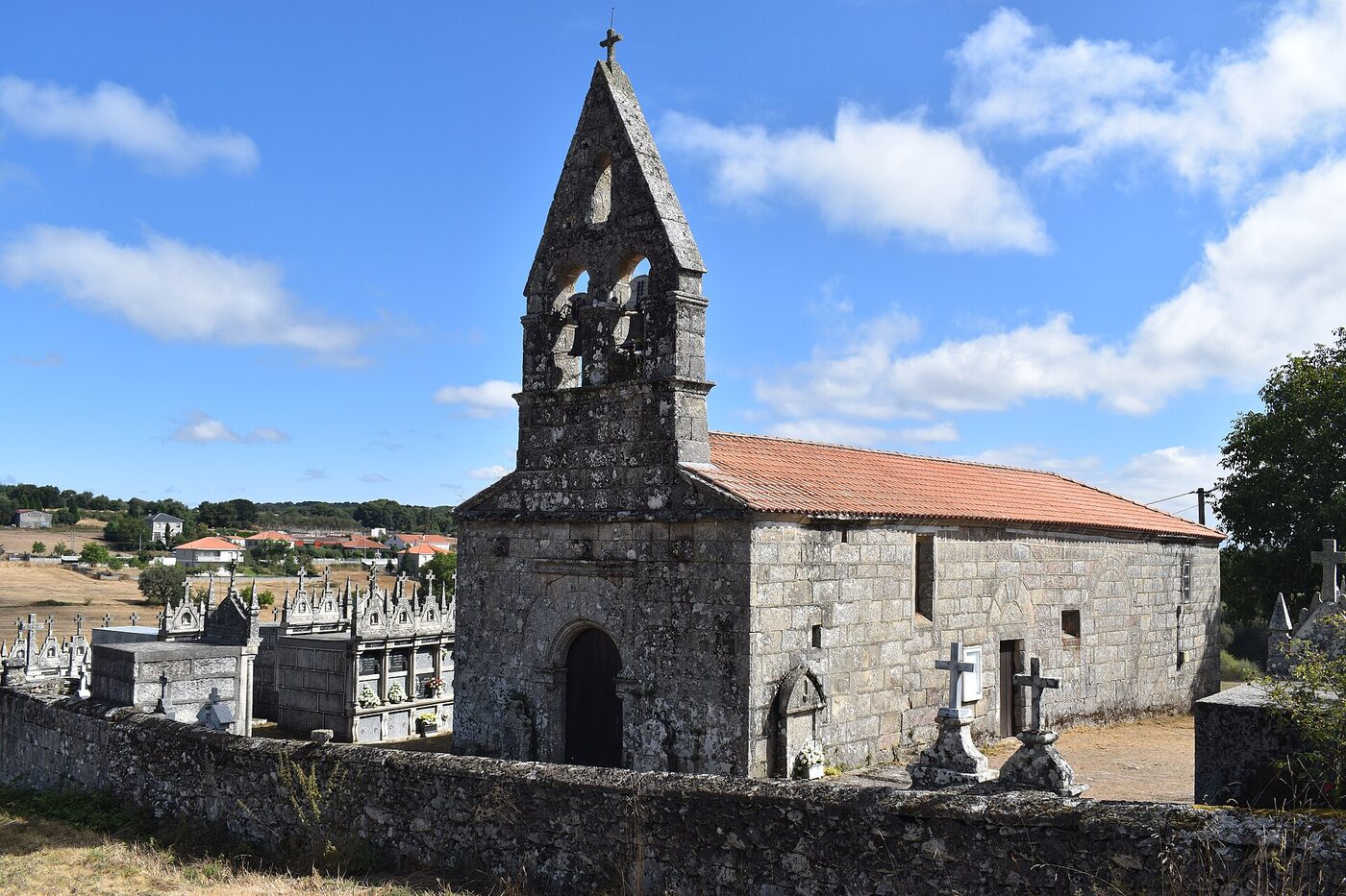 Igrexa de San Martiño de Aguís en Os Blancos