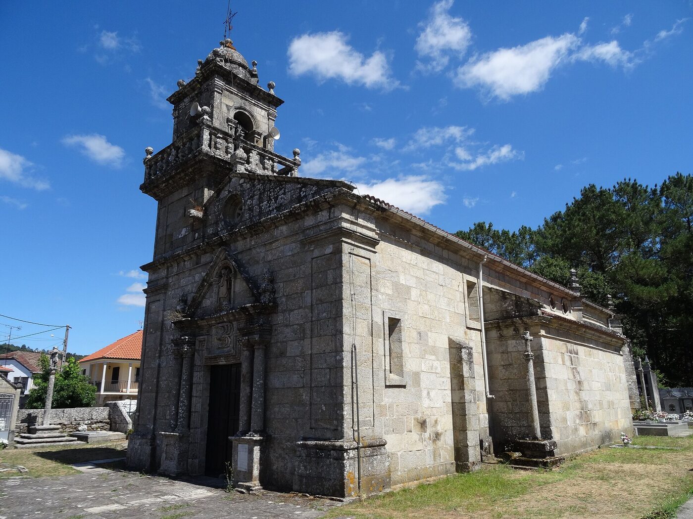 Igrexa de San Lourenzo de Fustáns en Gomesende