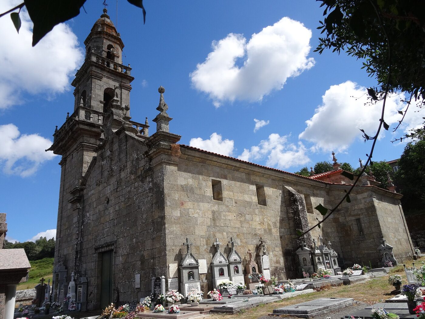 Igrexa de Santa María do Pao en Gomesende