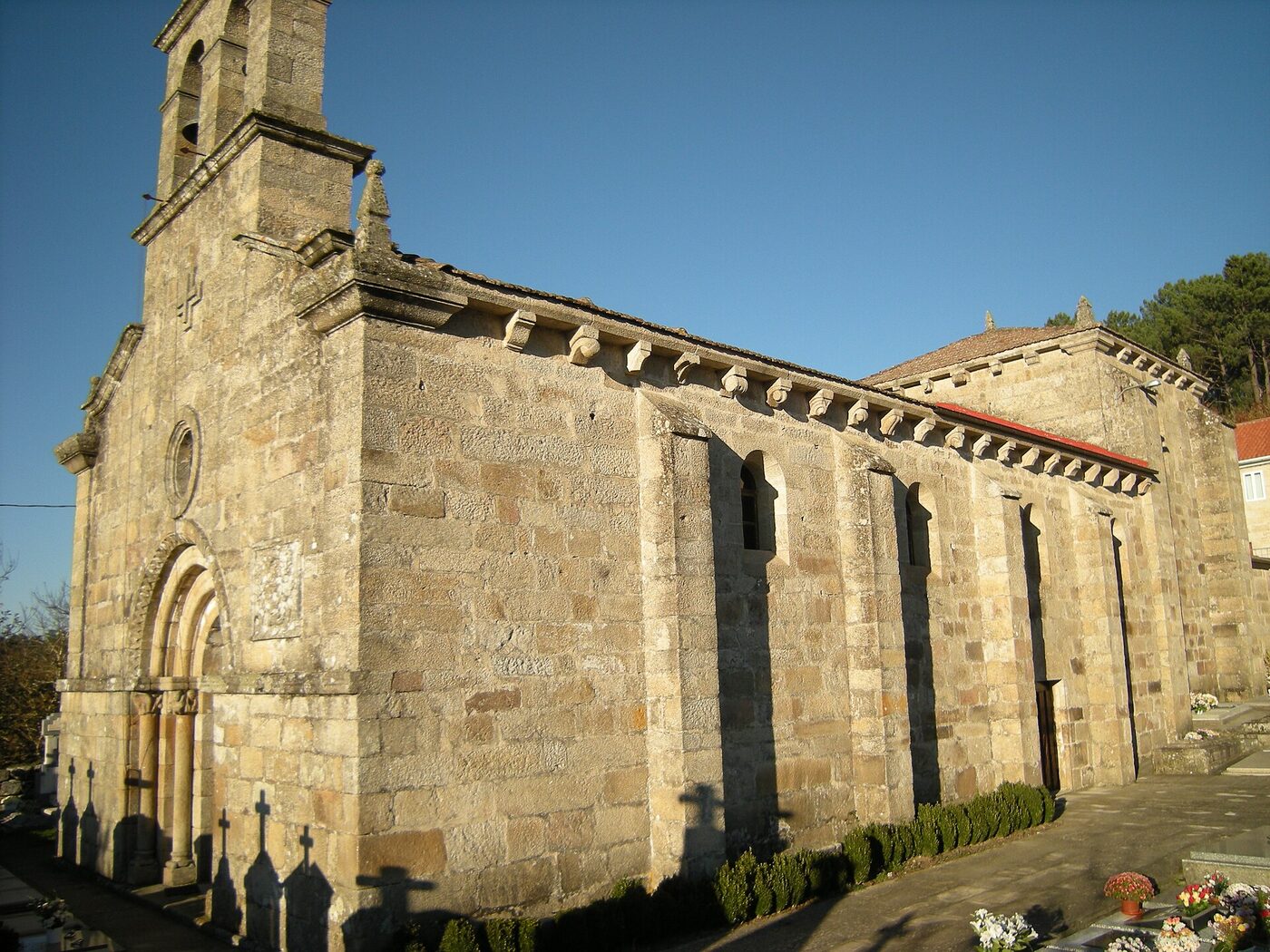 Igrexa de San Salvador de Paizás en Ramirás
