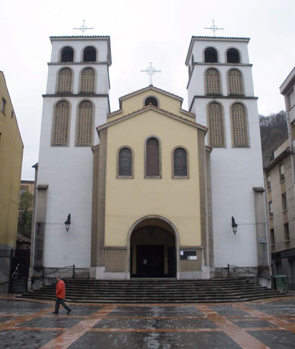 Iglesia San Martín de Tours en Lena