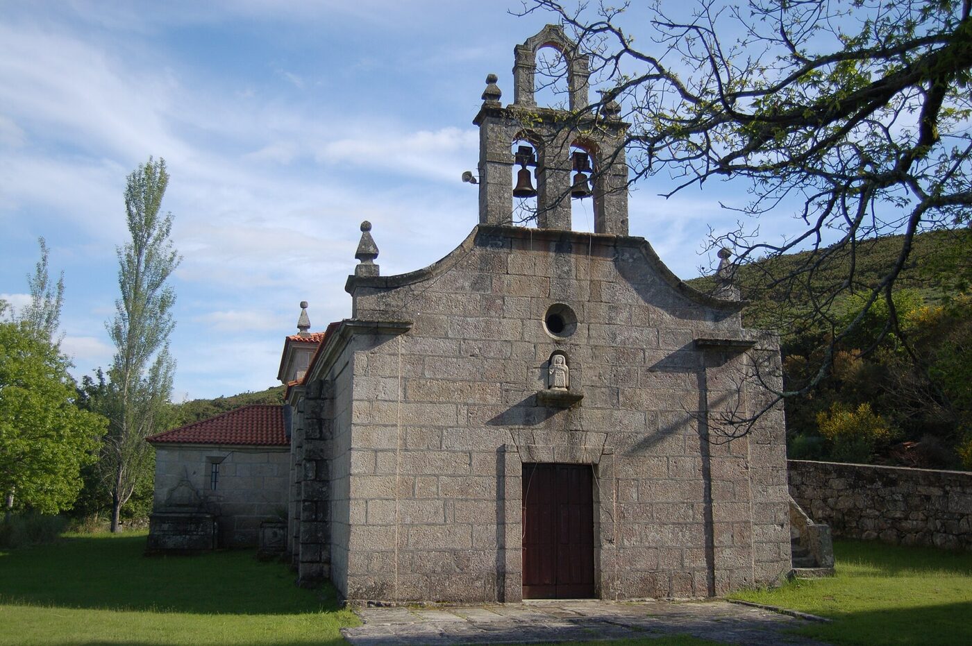 Igrexa de Santa María das Estacas en Fornelos de Montes