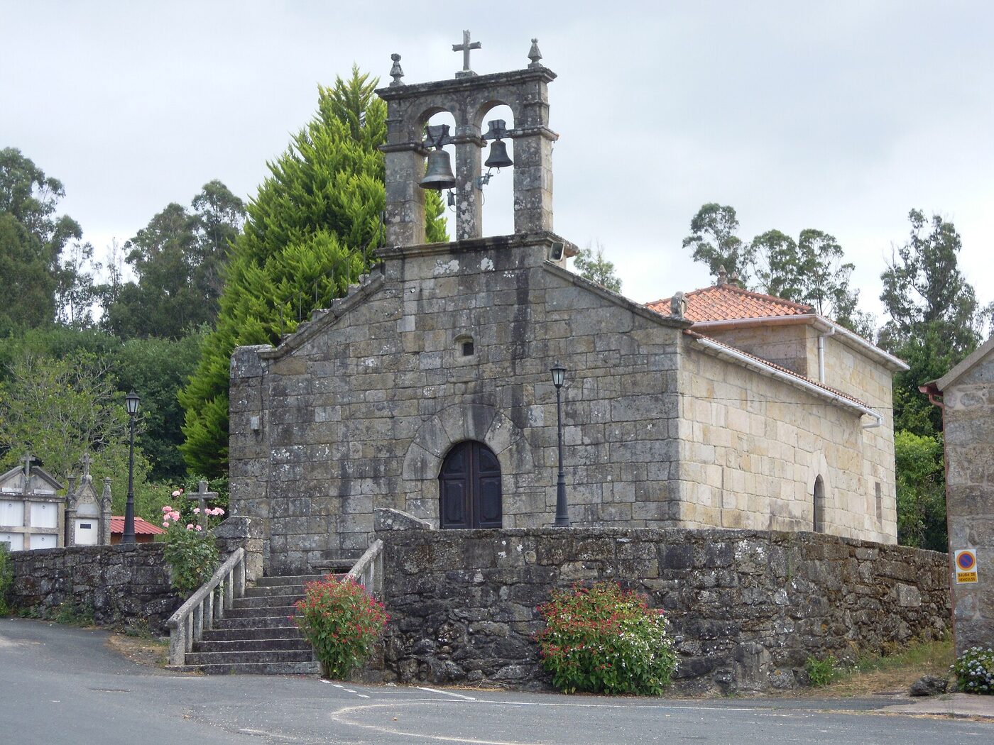 Igrexa de Santa María de Luneda en A Caniza