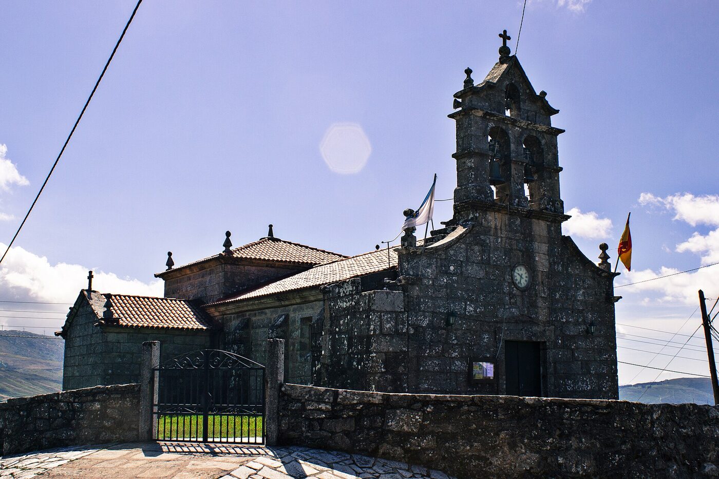 Igrexa de San Bernabeu da Graña en Covelo