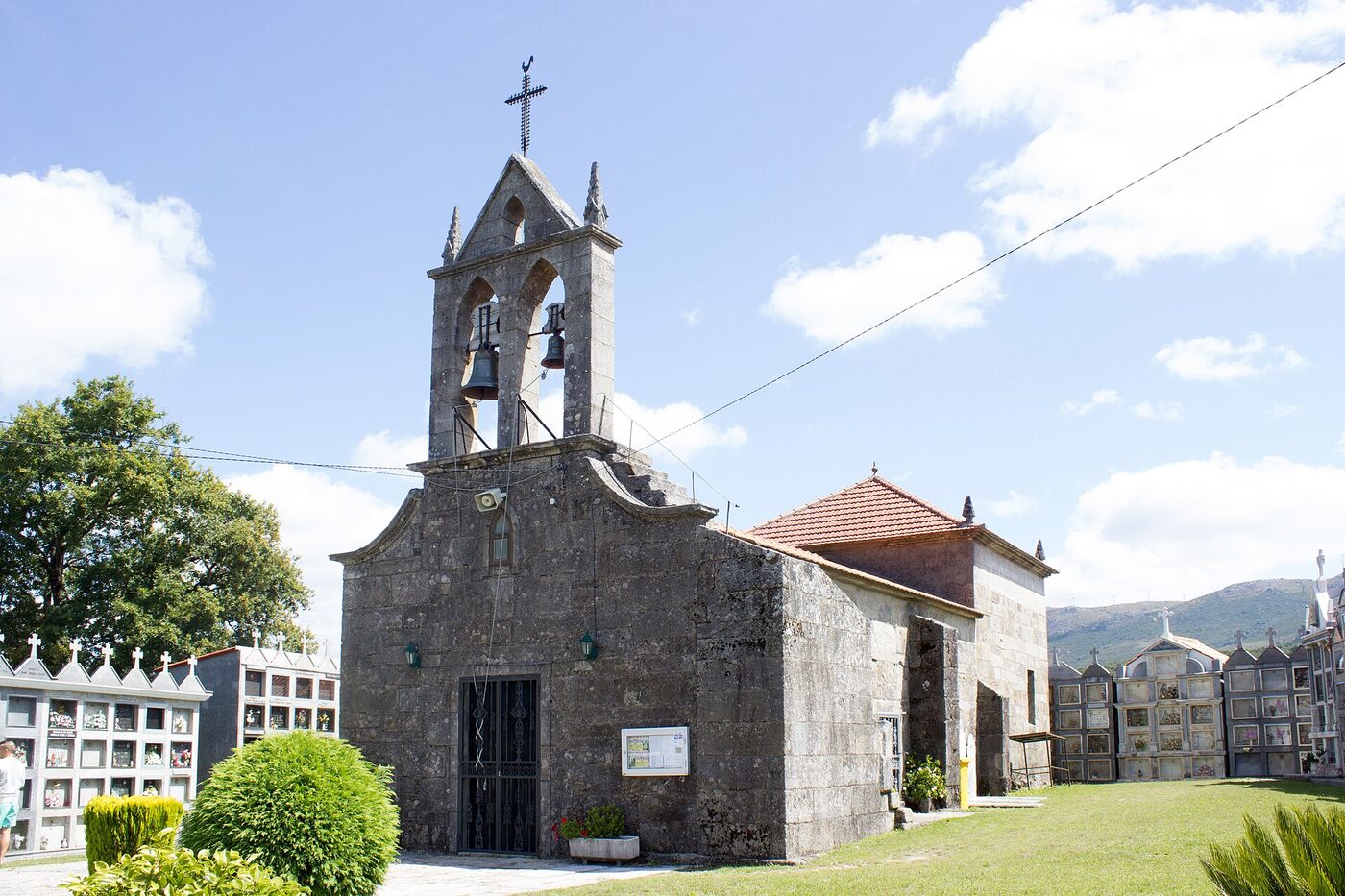 Igrexa de Santa María de Godóns en Covelo