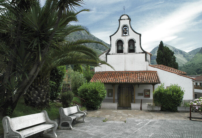 Iglesia de Santolaya de Morcín