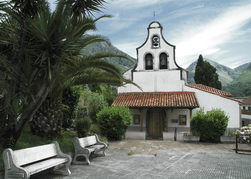 Iglesia de Santolaya de Morcín en Morcín