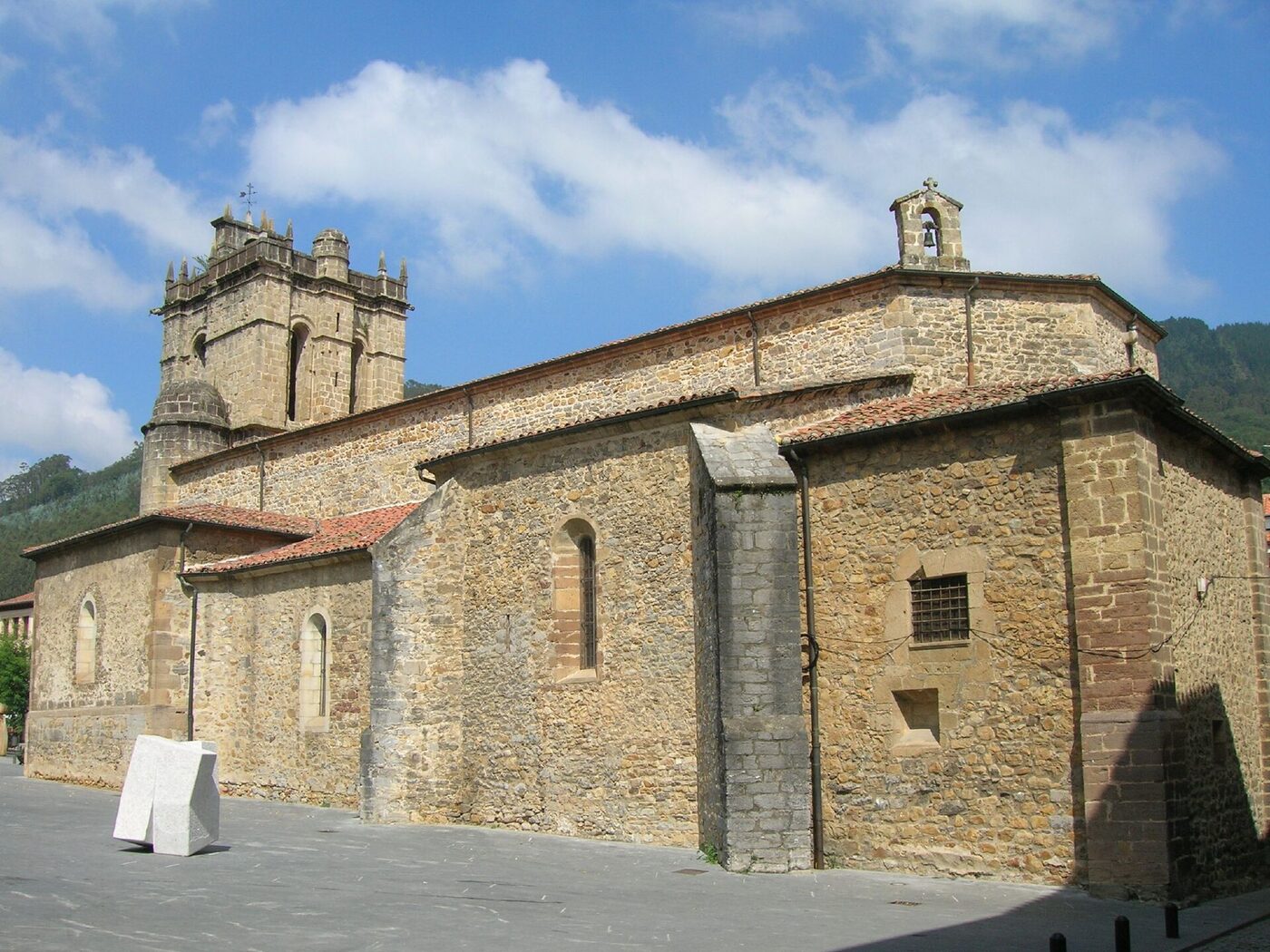 Iglesia colegiata de Santa María la Mayor en Salas