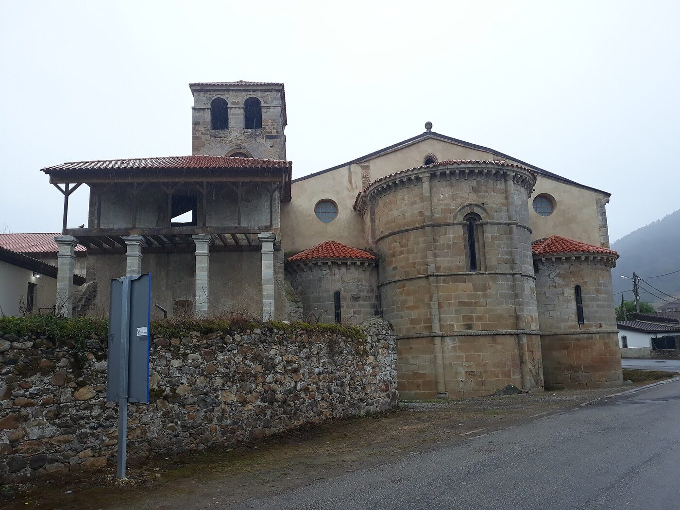 Iglesia de San Salvador en Salas