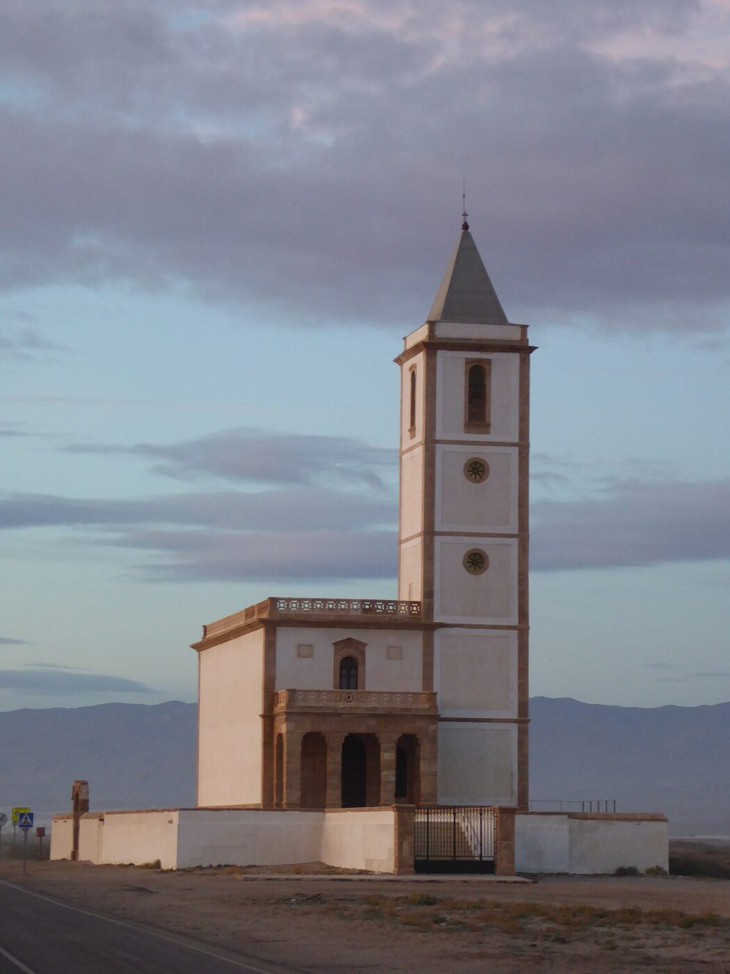 Iglesia de las Salinas de Cabo de Gata en Almería