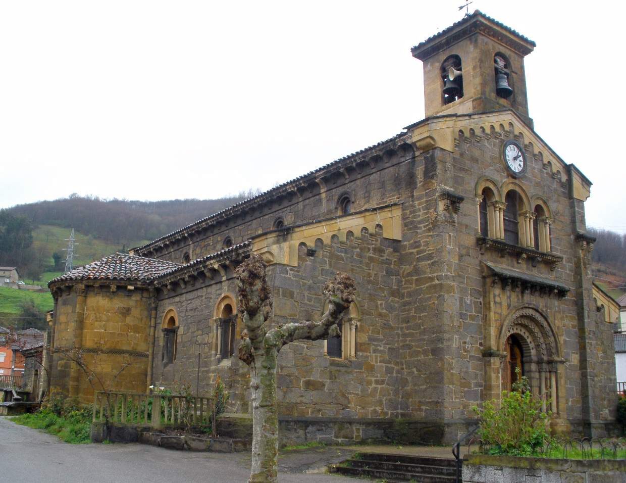 Iglesia de Santa Eulalia de Ujo en Mieres