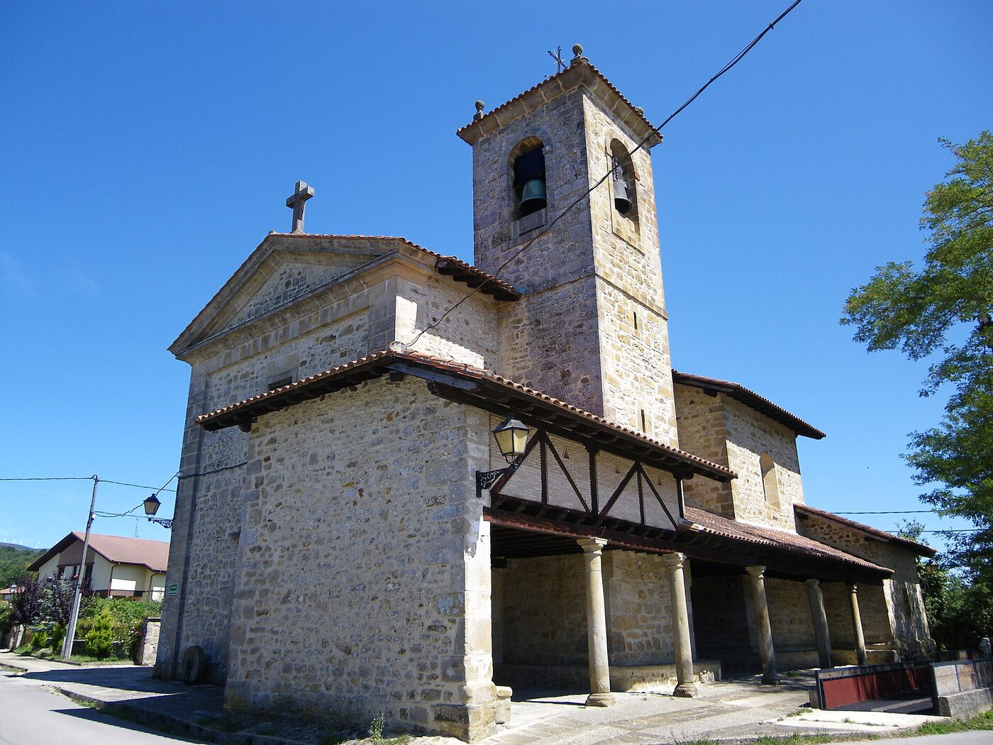 Iglesia de la Santa Cruz en Barrundia