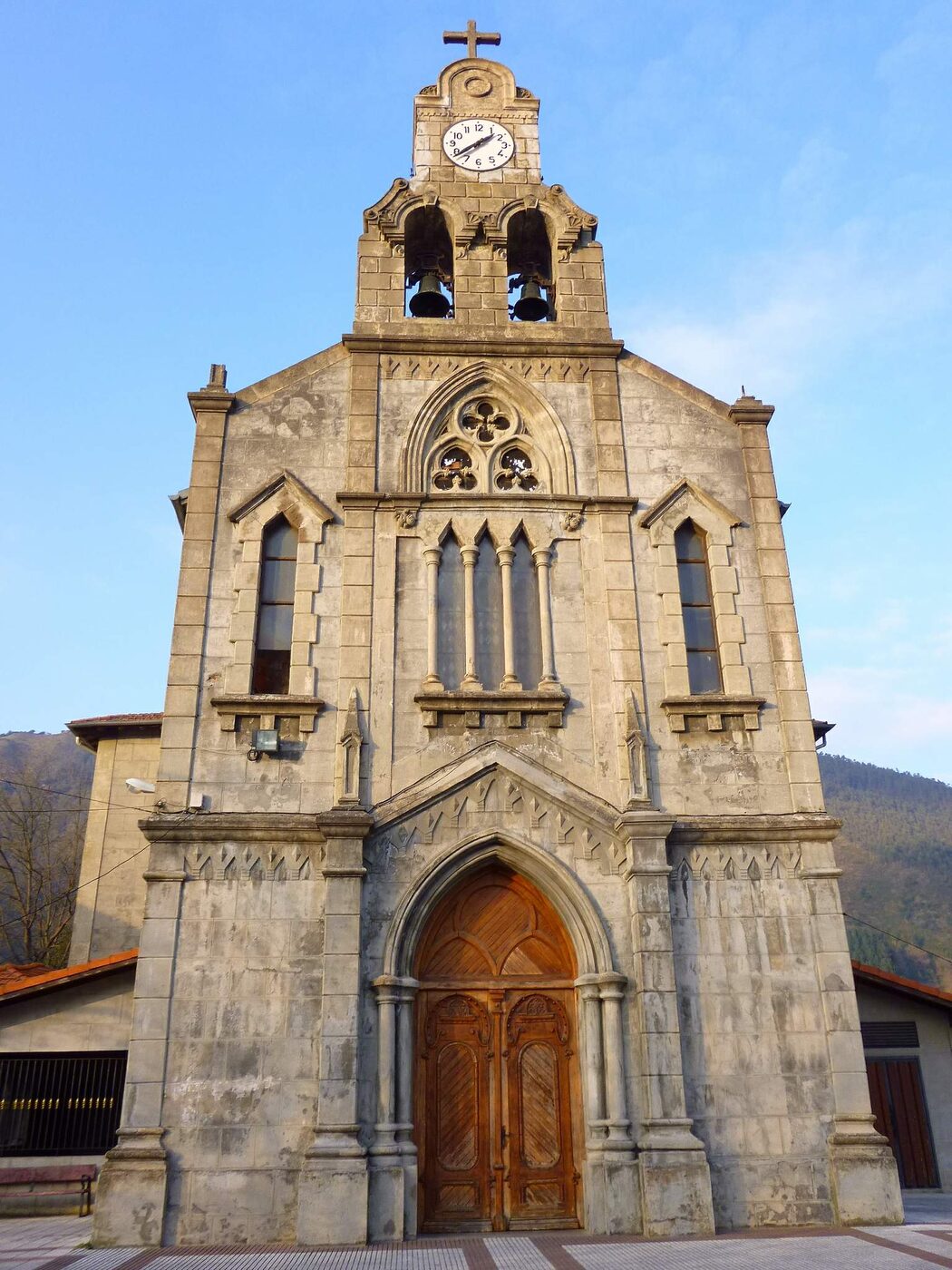 Iglesia de San Bartolomé Apostol en Alonsótegui