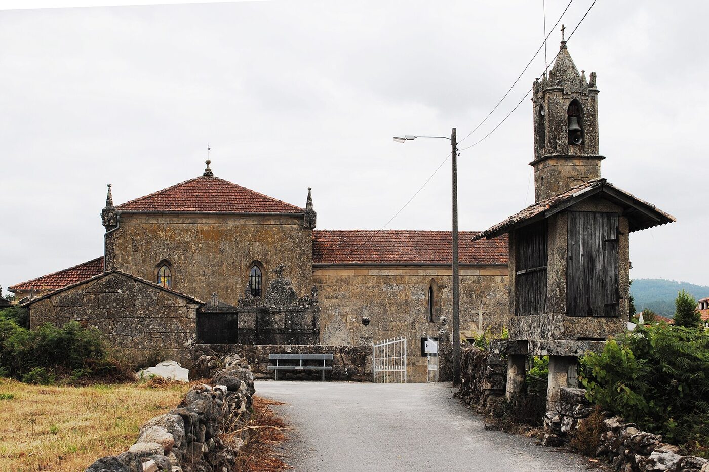 Igrexa de Santo Estevo de Cambeo en Coles