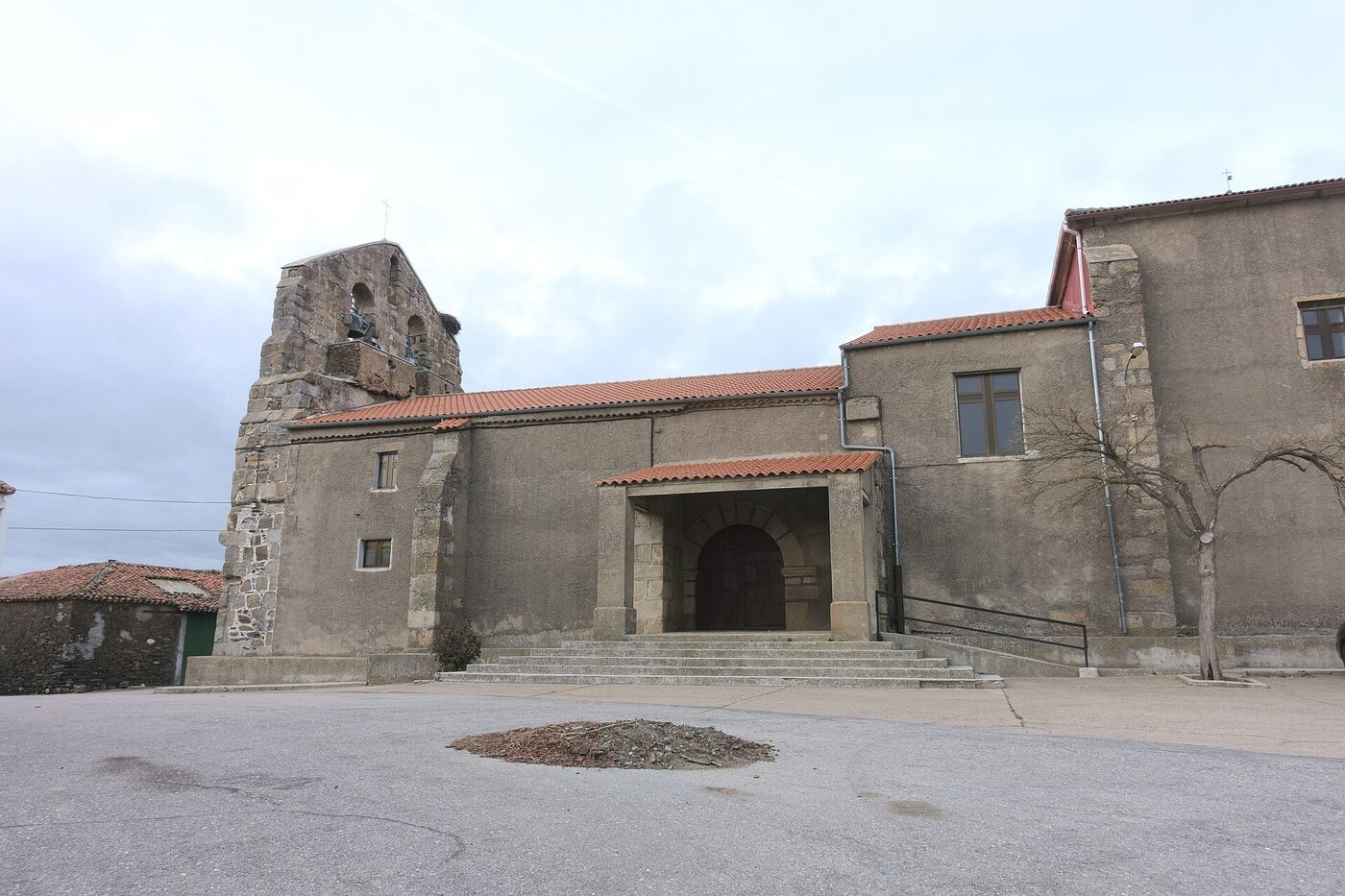 Iglesia de San Pedro Apóstol en El Sahúgo