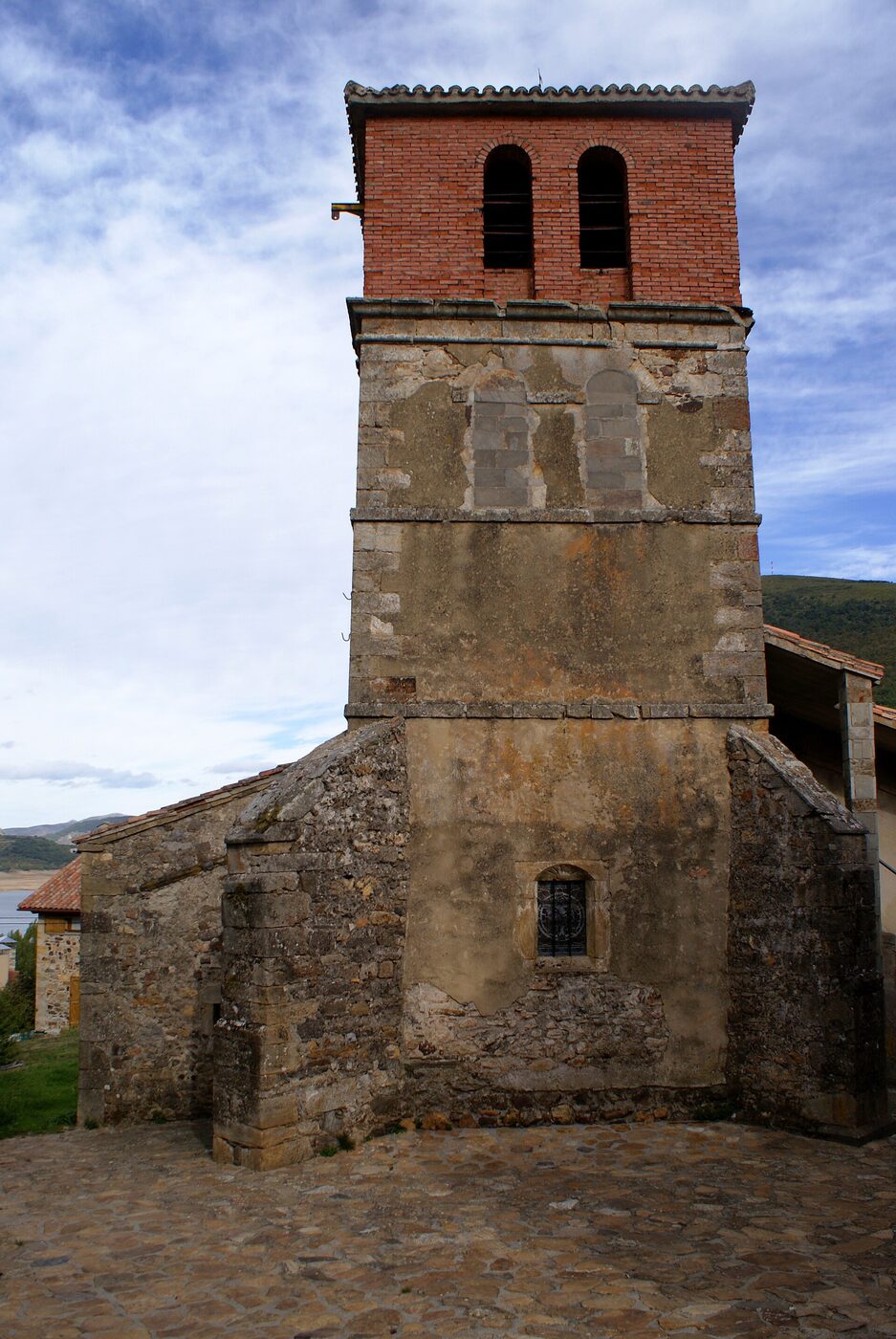 Iglesia de El Salvador en Velilla del Río Carrión