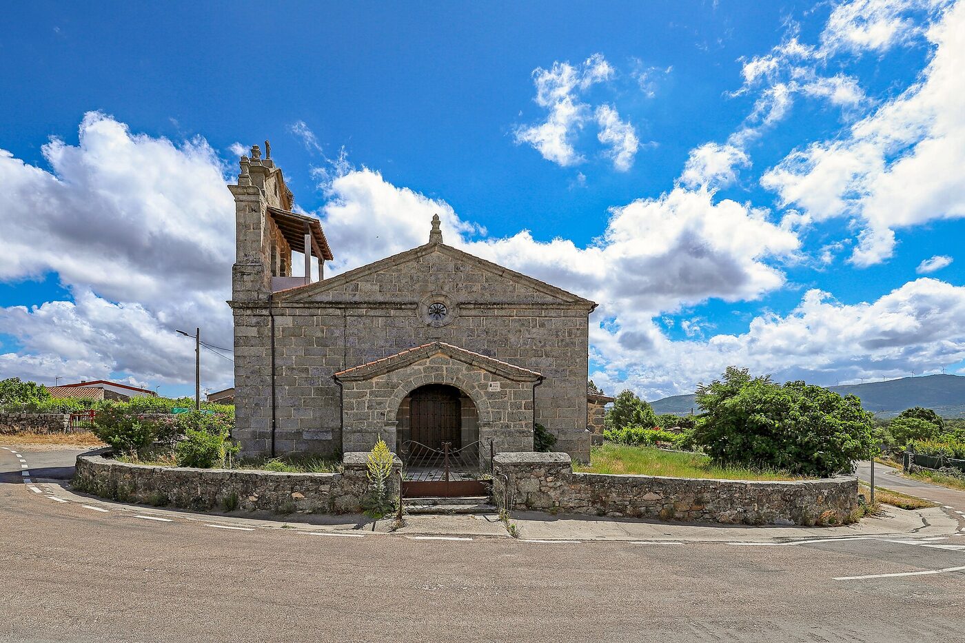 Iglesia de Santiago Apóstol en Valverde de Valdelacasa
