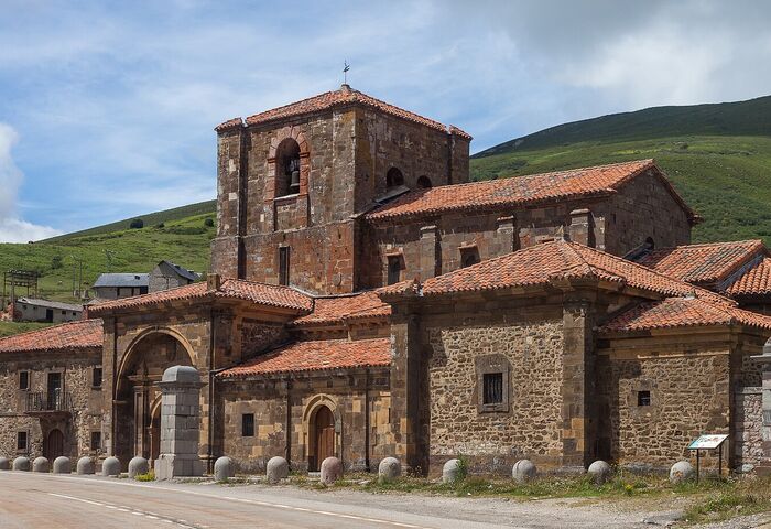 Colegiata de Santa María de Arbas