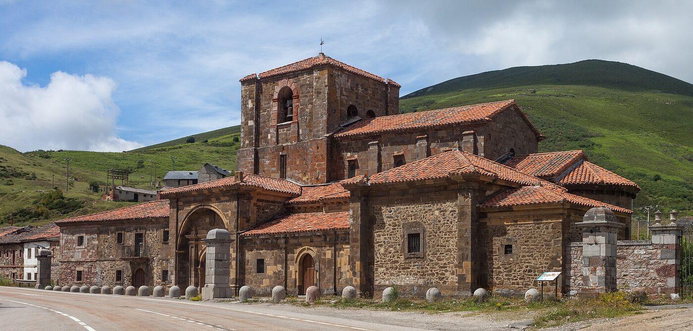 Colegiata de Santa María de Arbas en Villamanín