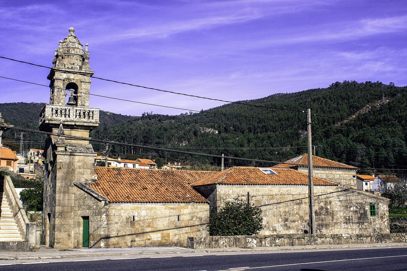 Igrexa de San Pedro de Domaio en Moaña