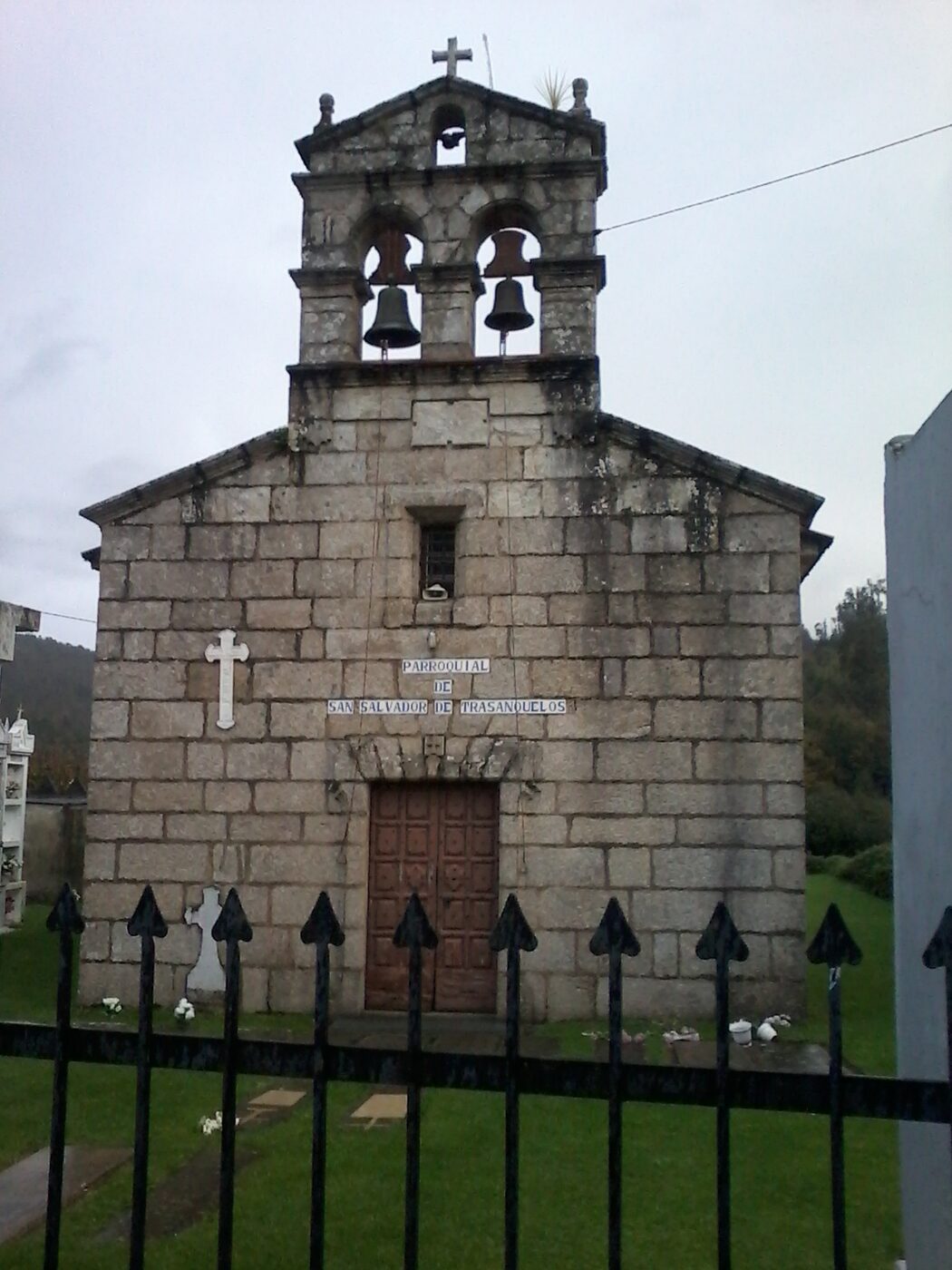 Igrexa de San Salvador de Trasanquelos en Oza Cesuras