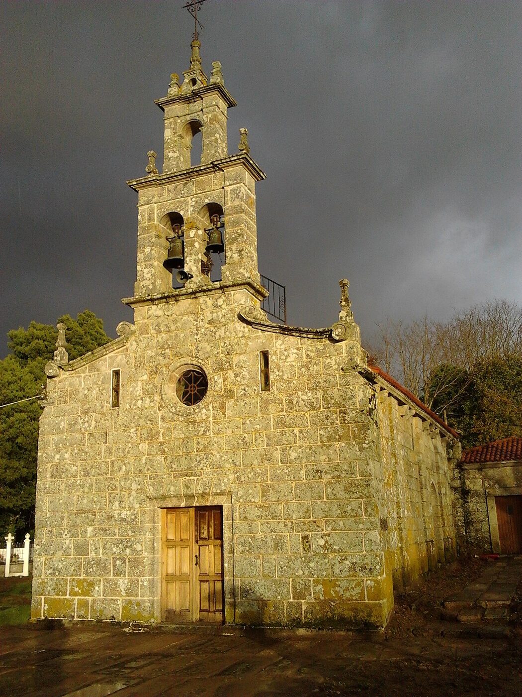 Igrexa de Santa María de Ois en Coirós