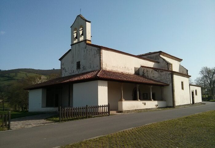 Iglesia vieja de Santiago el Mayor de Sariego