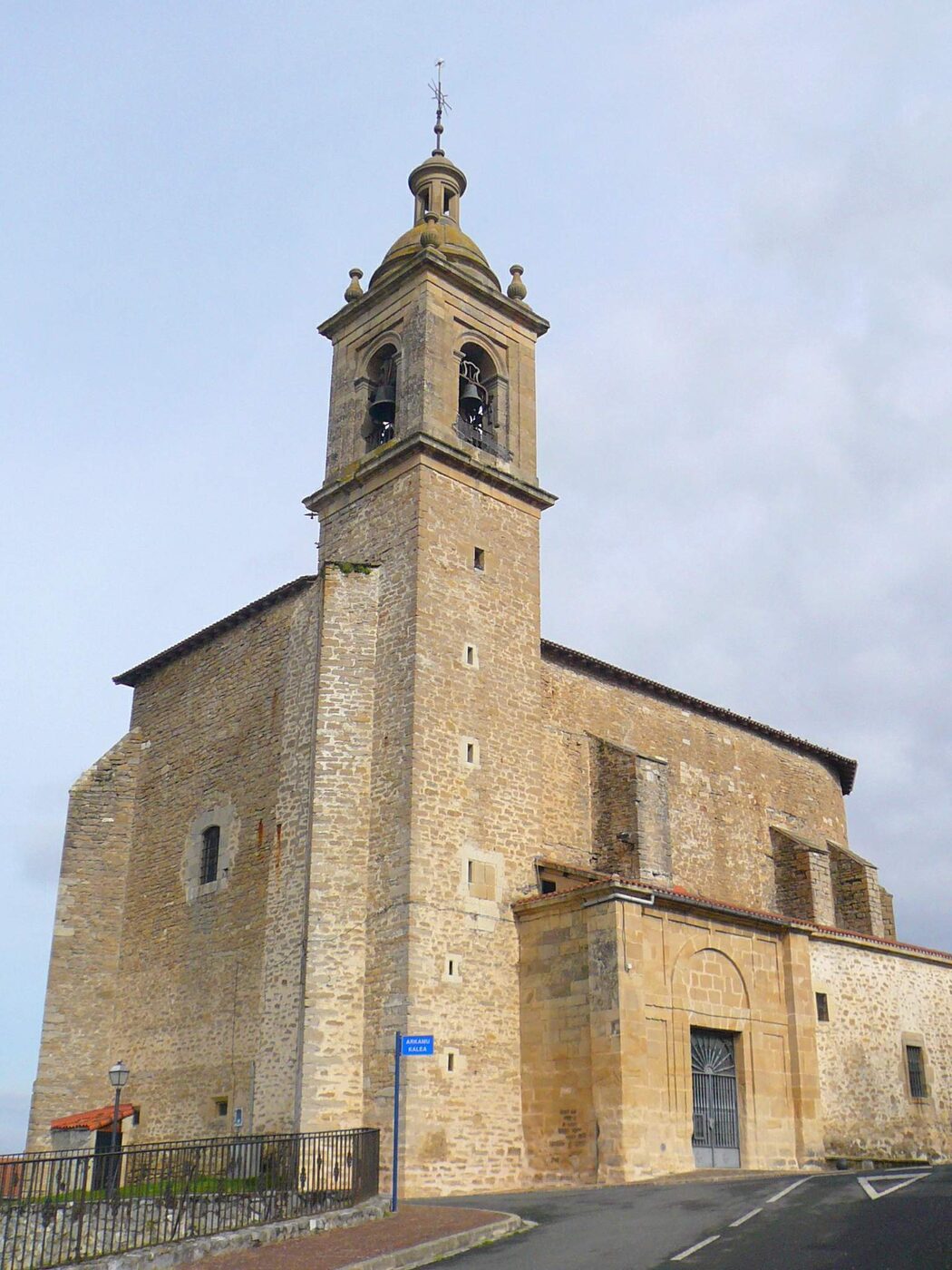 Iglesia de San Julián y Santa Basilisa en Vitoria
