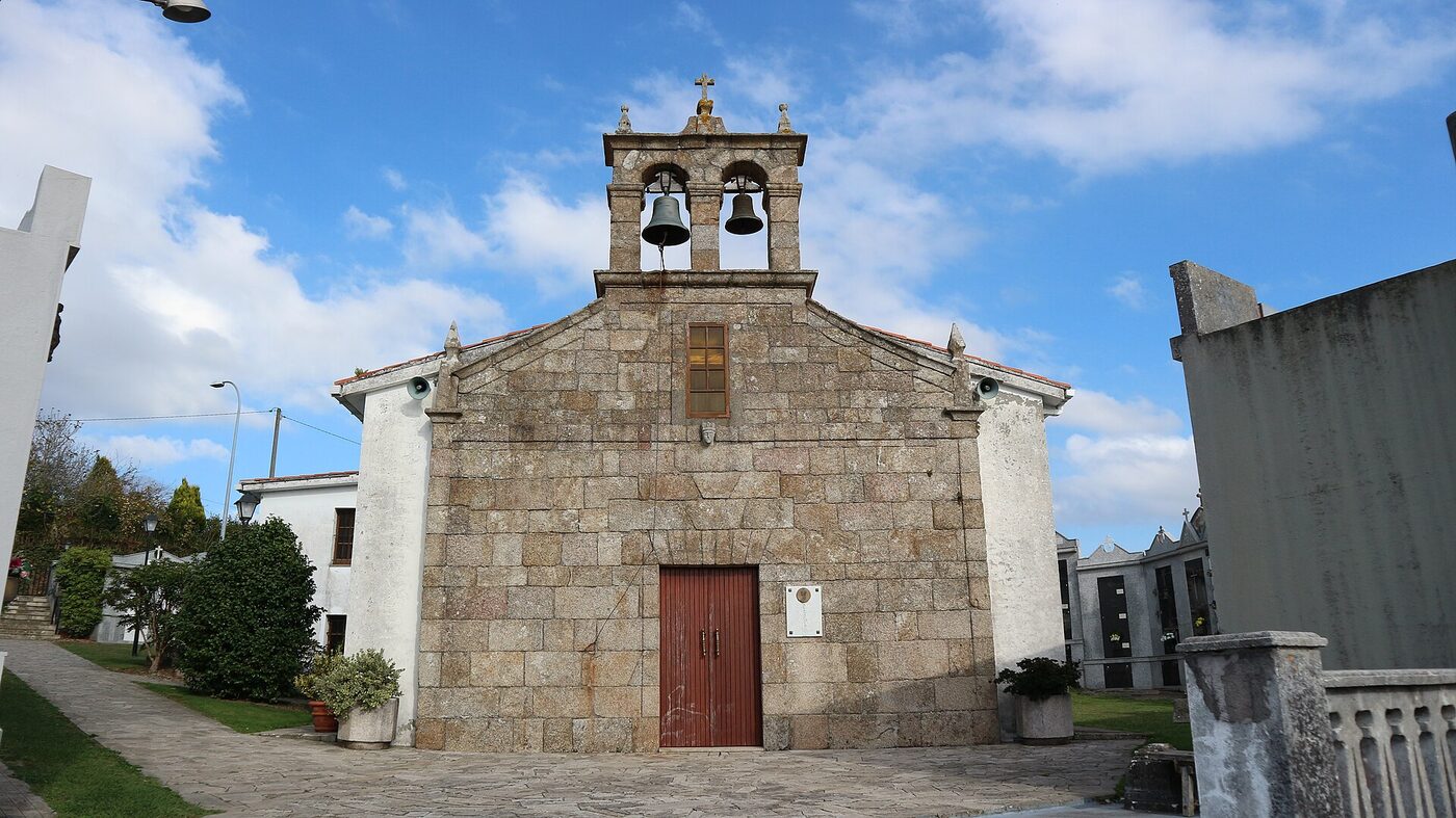 Igrexa de San Martiño de Tabeaio en Carral