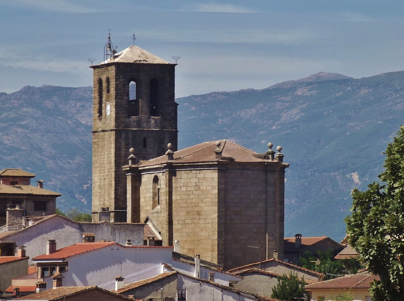 Iglesia de Santa María de la Oliva en La Iglesuela del Tiétar