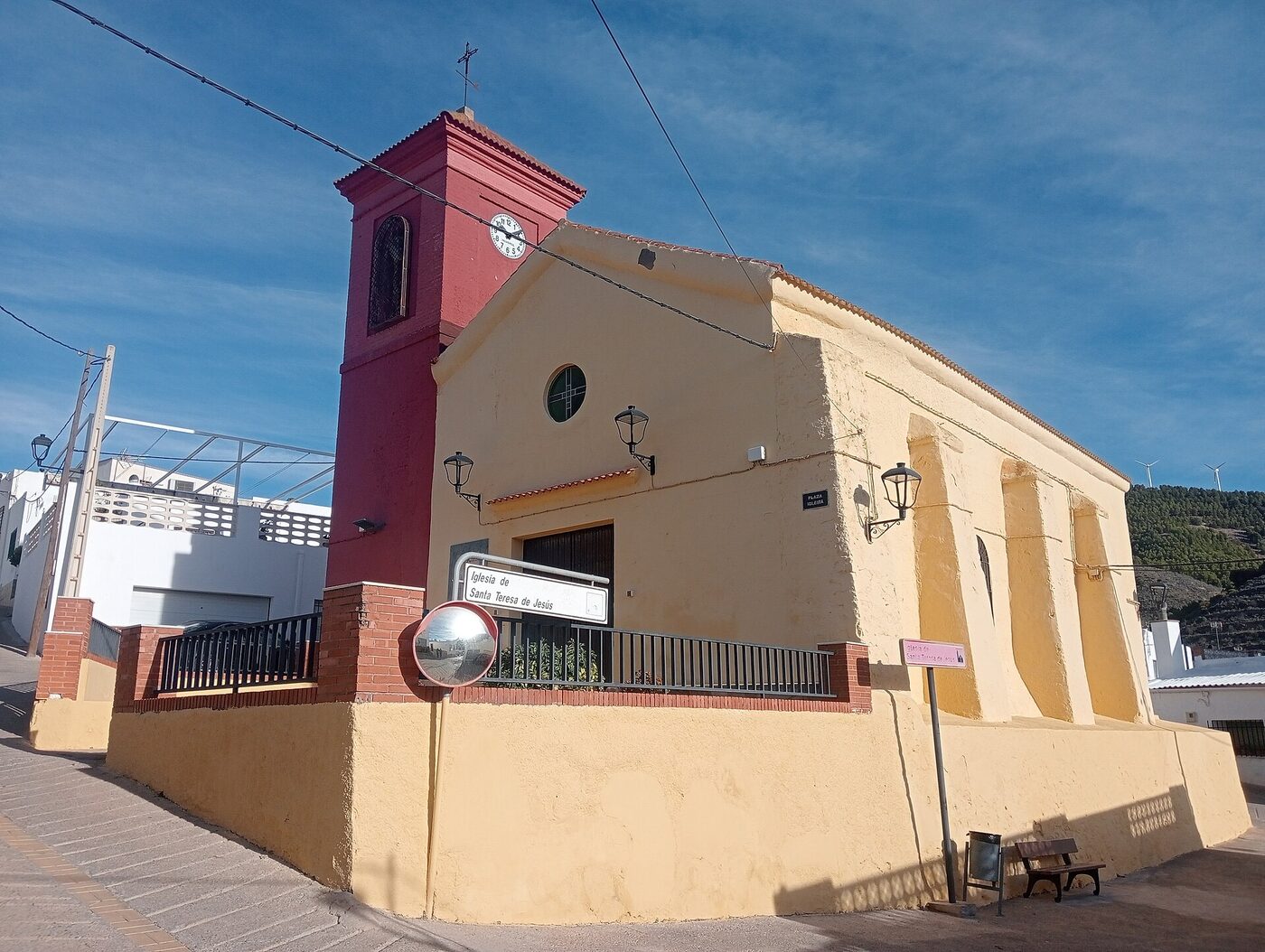 Iglesia de Santa Teresa de Jesús en Enix
