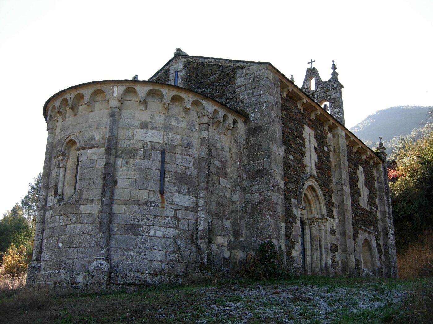 Igrexa Vella de San Xoán da Cova en Carballedo