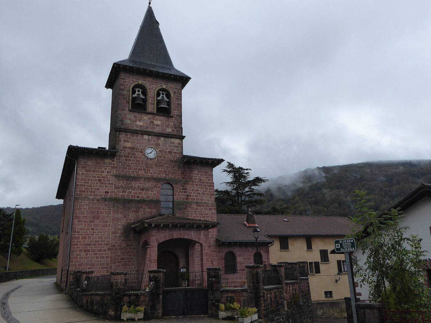 San Gil Abad parrokia en Esteribar