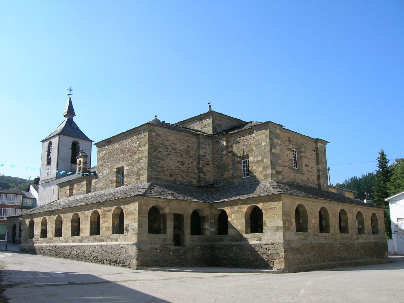 Iglesia de San Salvador de Grandas de Salime en Grandas de Salime