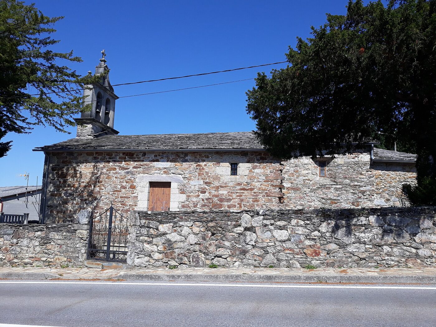 Igrexa de Santiago da Fontaneira en Baleira