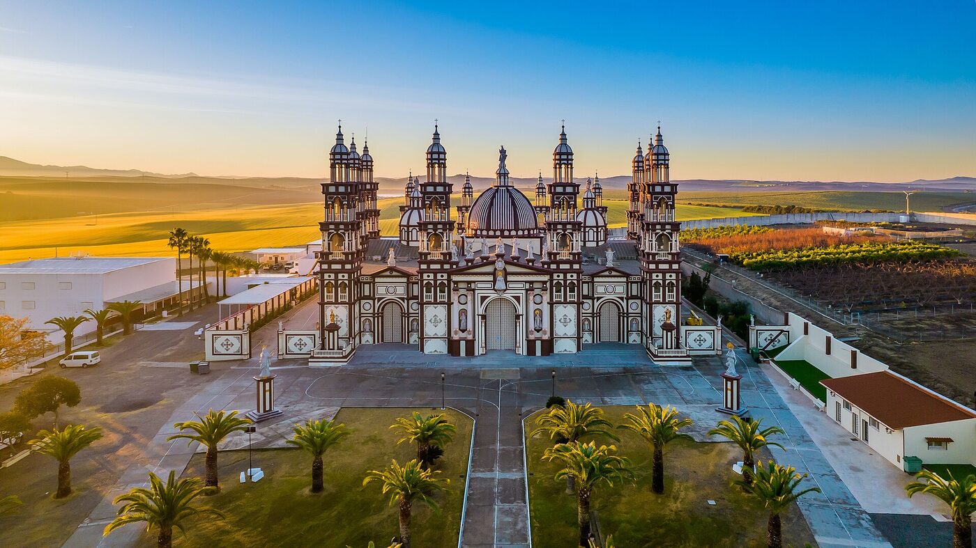 Catedral Basílica de Nuestra Madre del Palmar Coronada en El Palmar de Troya