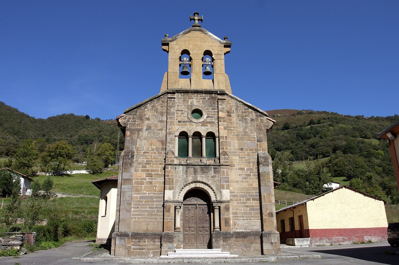 Iglesia de Santiago en Aller