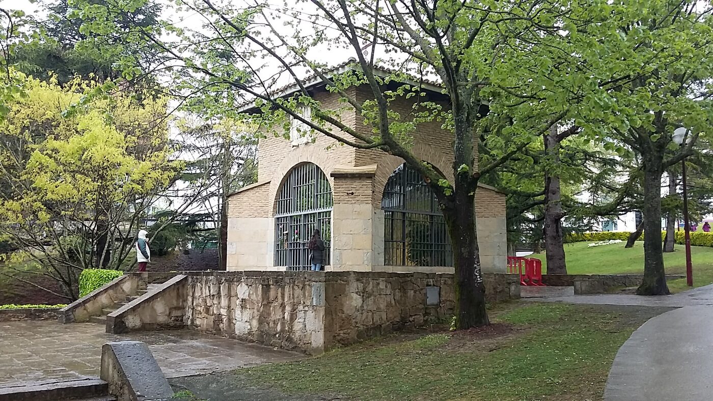 Ermita de Santa María Madre del Amor Hermoso en Pamplona