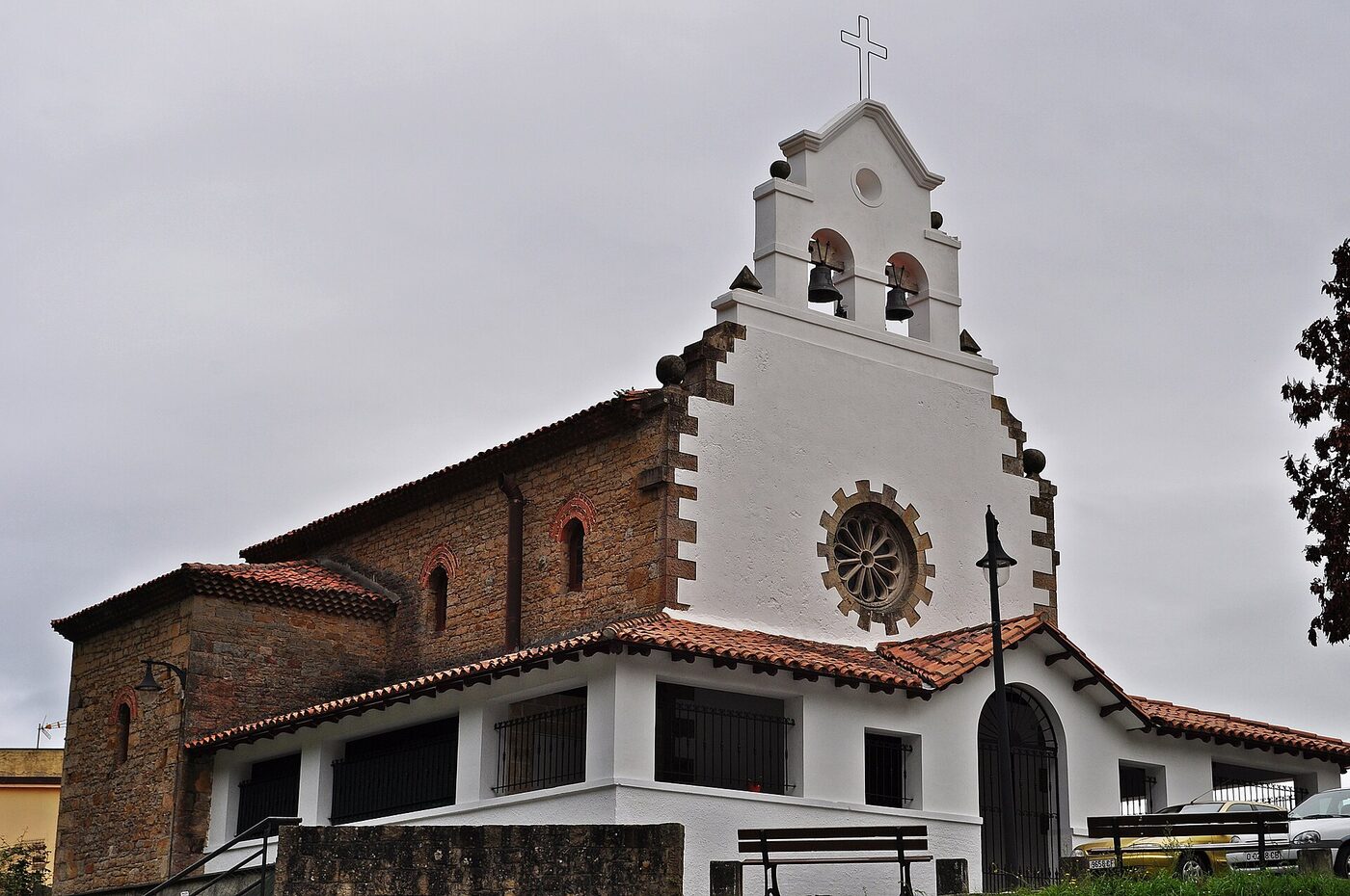 Iglesia de San Miguel en Villaviciosa
