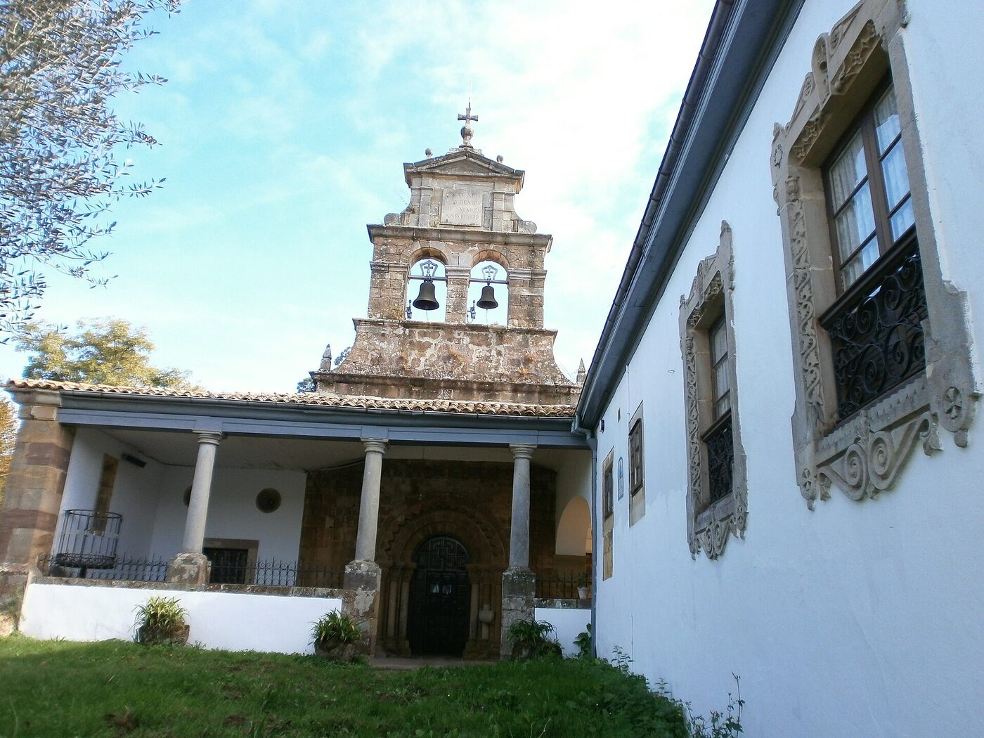 Santuariu de Santa María de Llugás en Villaviciosa