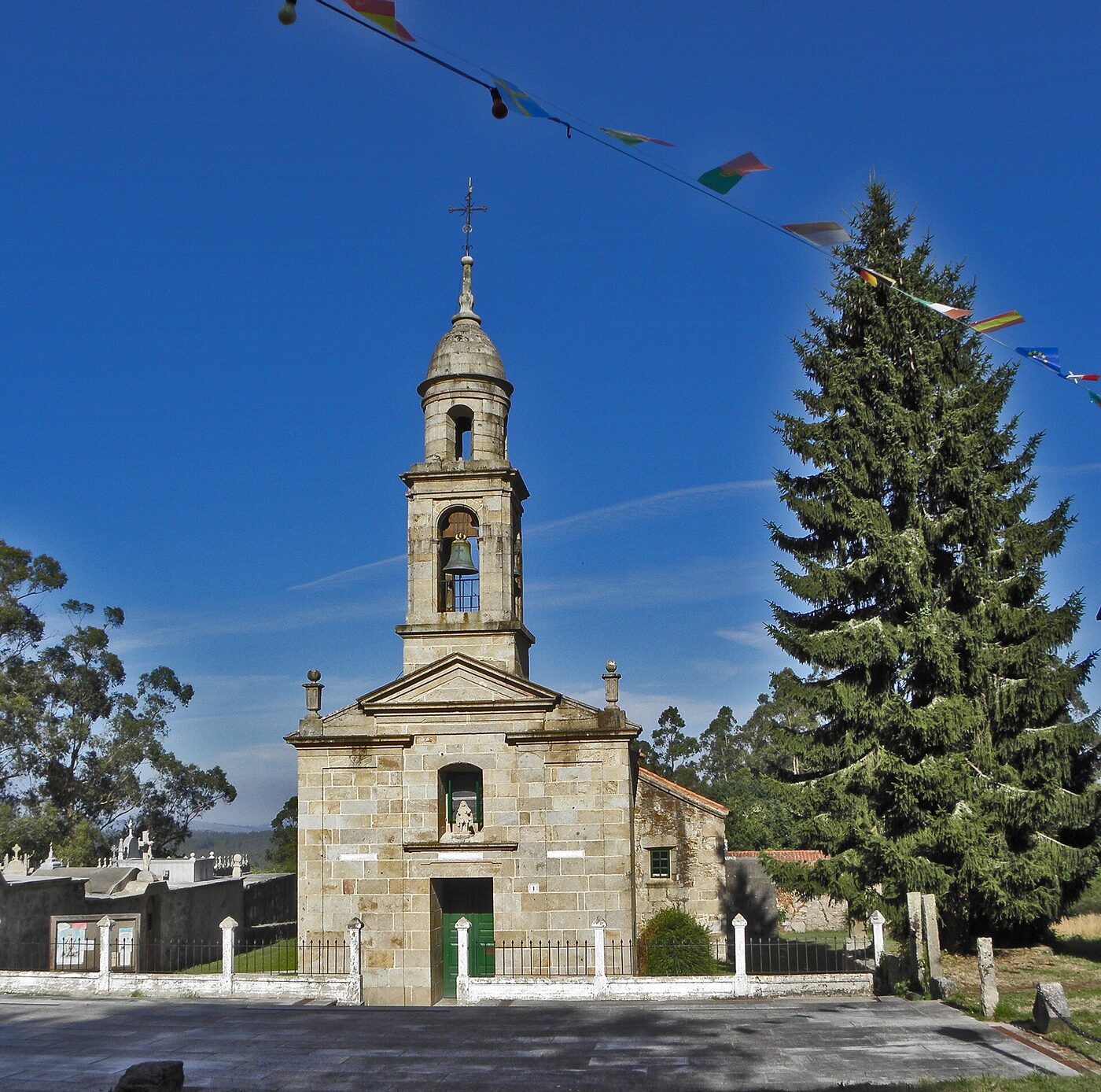 Igrexa de San Xulián da Luaña en Brión
