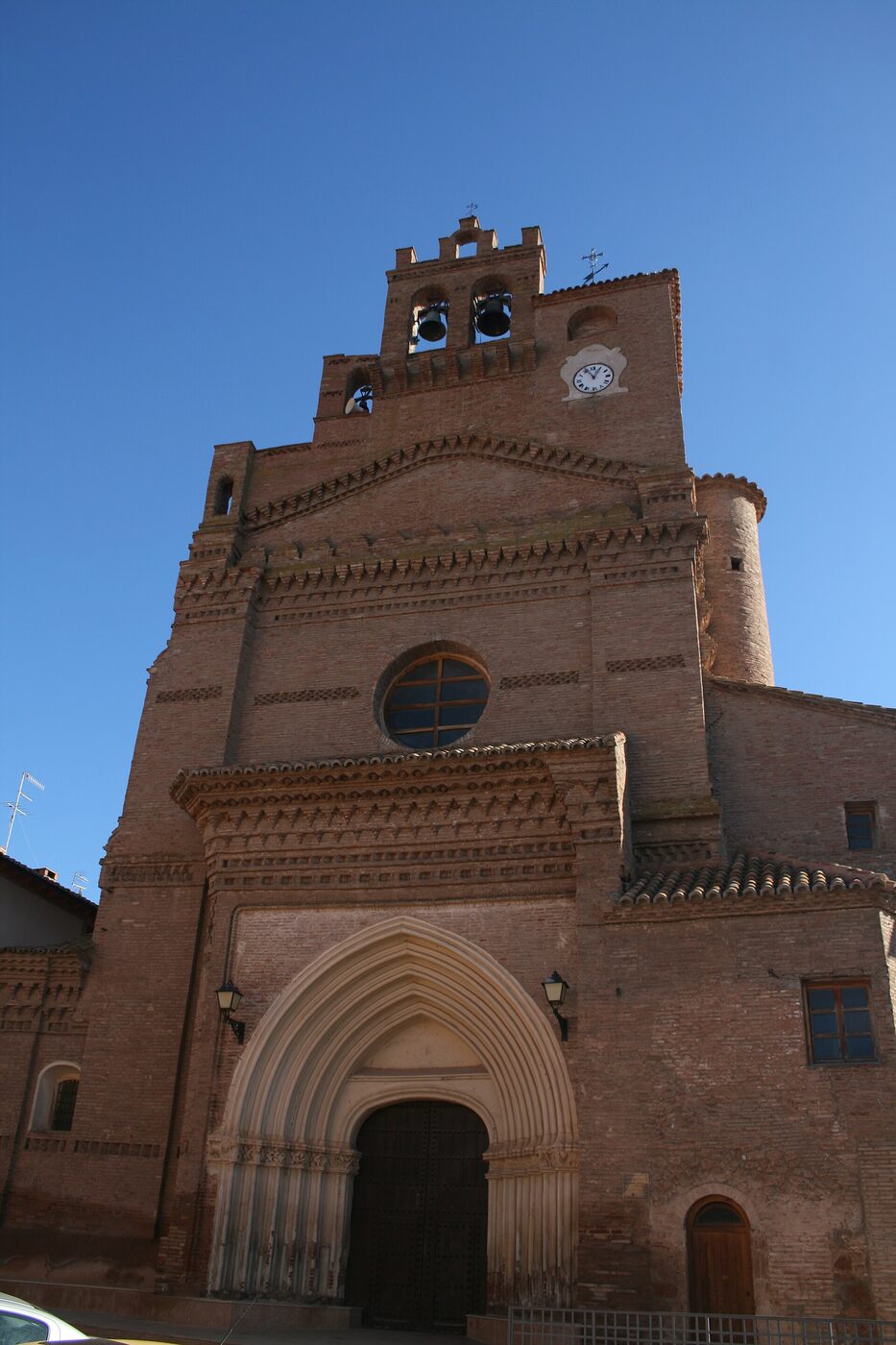 Iglesia Fortaleza de San Pedro Apóstol en Villarroya de la Sierra