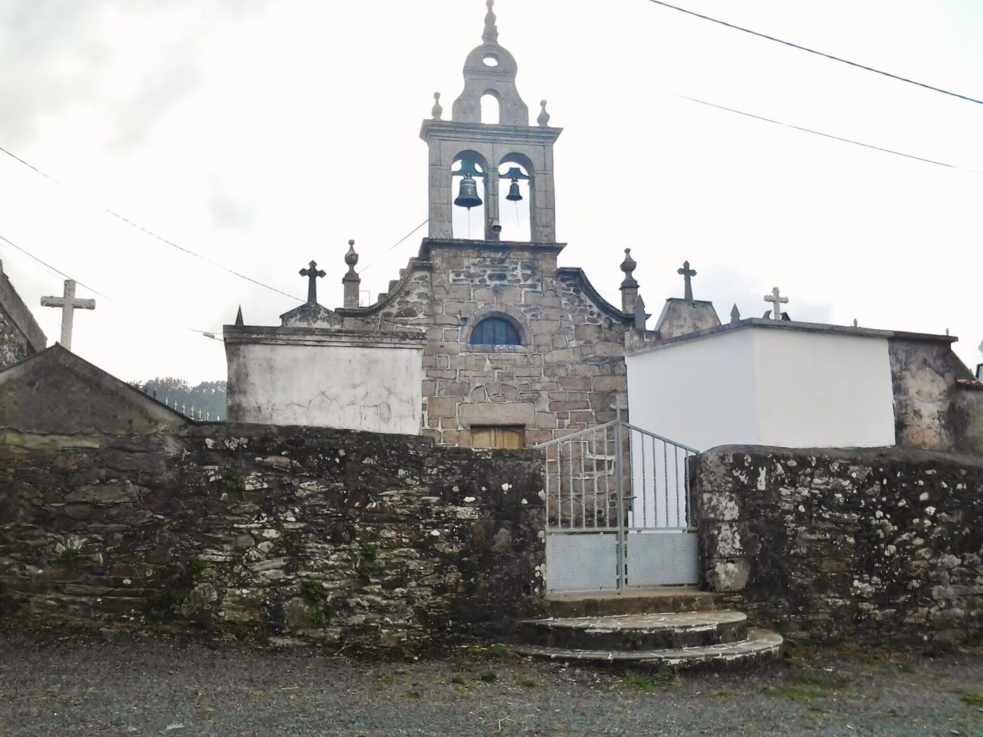 Igrexa de San Vicenzo de Carres en Oza Cesuras