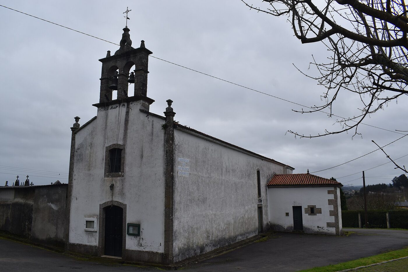 Igrexa de San Vicenzo de Moruxo en Bergondo