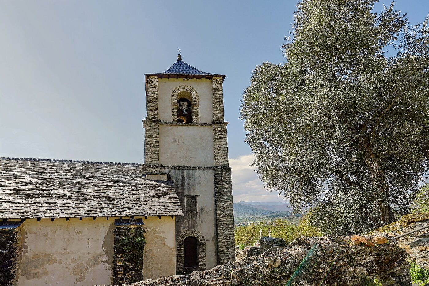 Iglesia de Nuestra Señora de la Asunción de San Juan de Paluezas en Borrenes