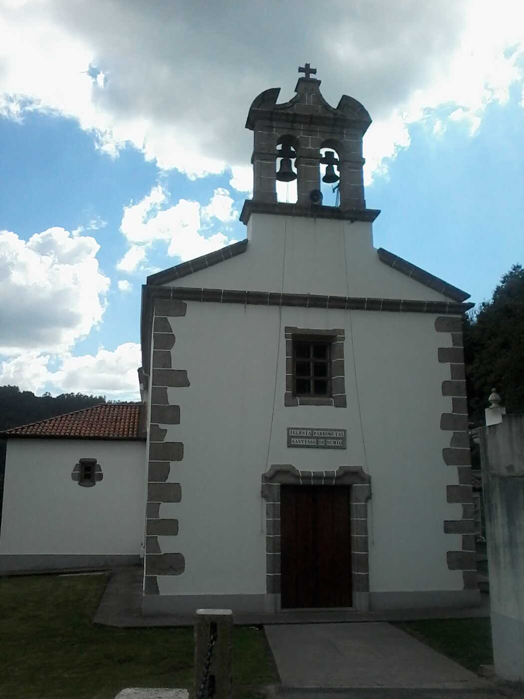 Igrexa de Santiago de Sumio en Carral