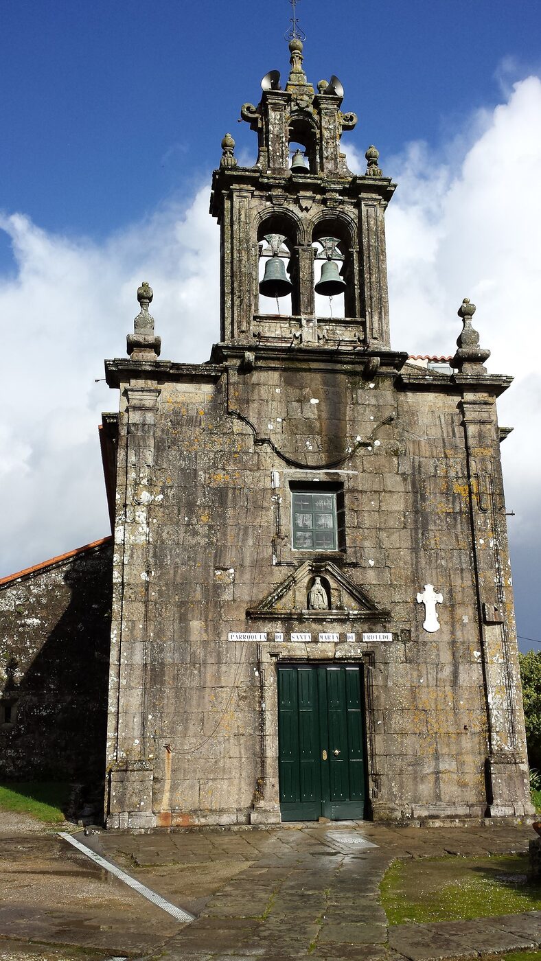 Igrexa de Santa María de Urdilde en Rois