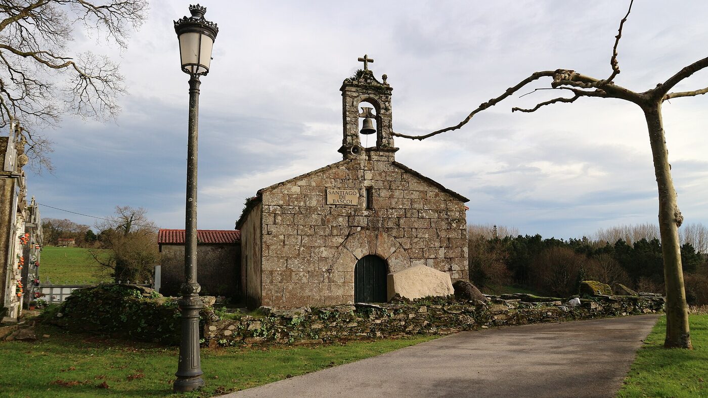 Igrexa de Santiago de Bascoi en A Pobra