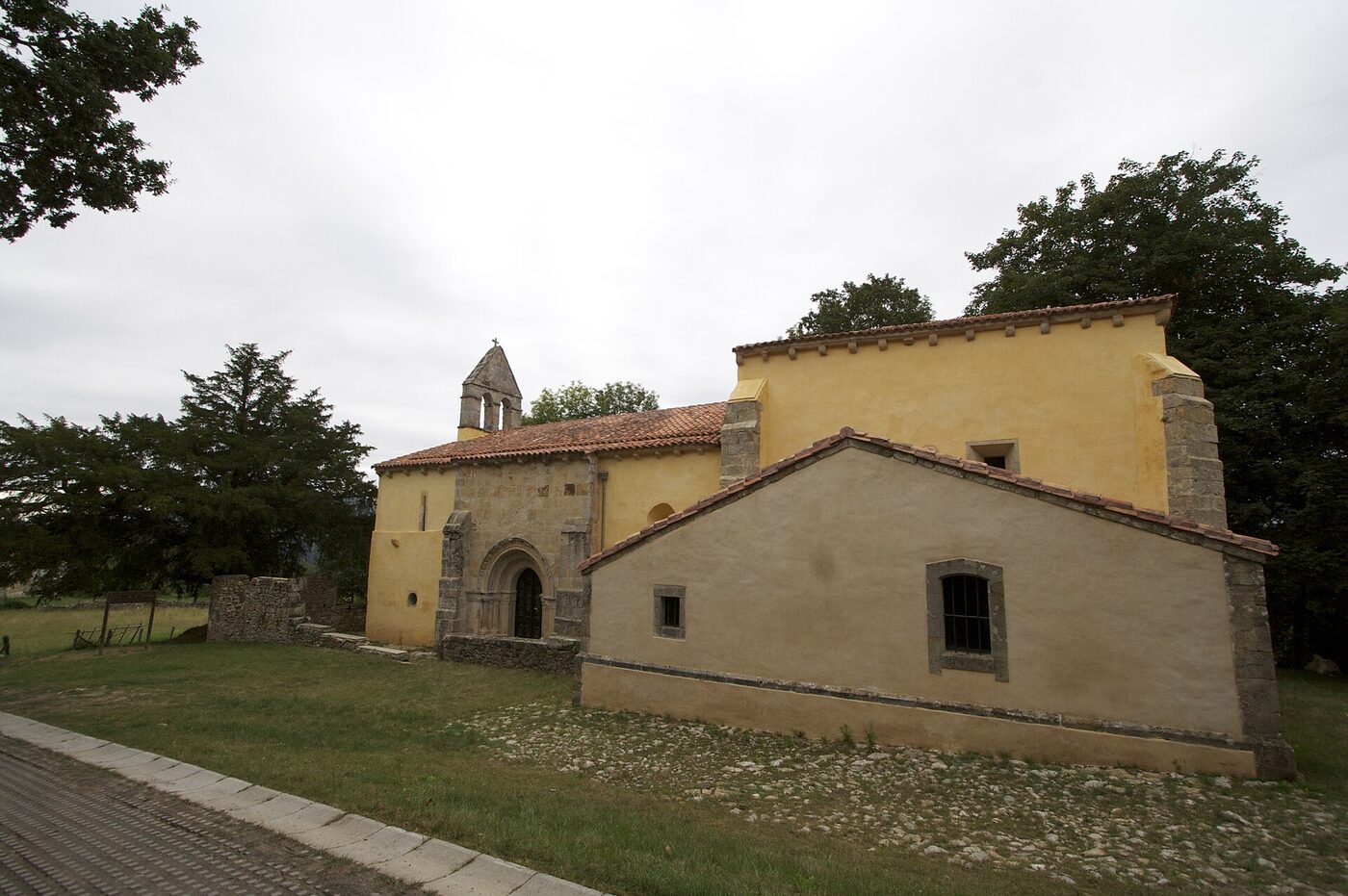 Ilesia de Santolaya d'Abamia en Cangas de Onís