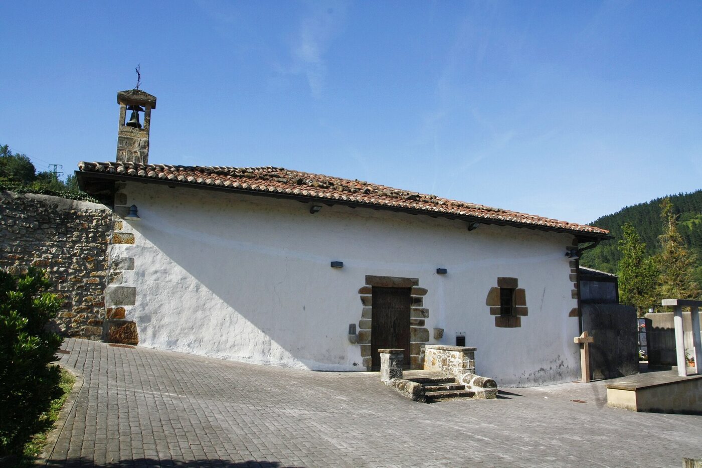 San Bartolome ermita en Cegama